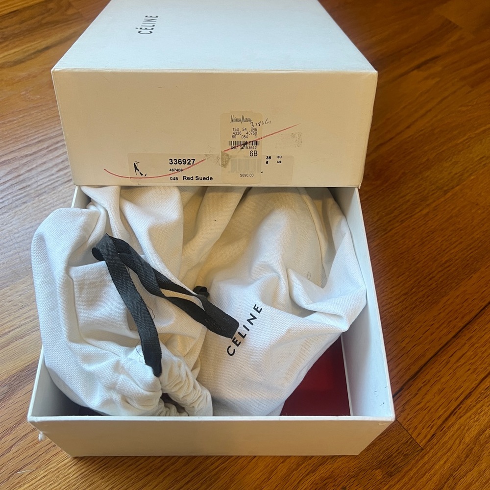 Celine - Picture 2 of 6